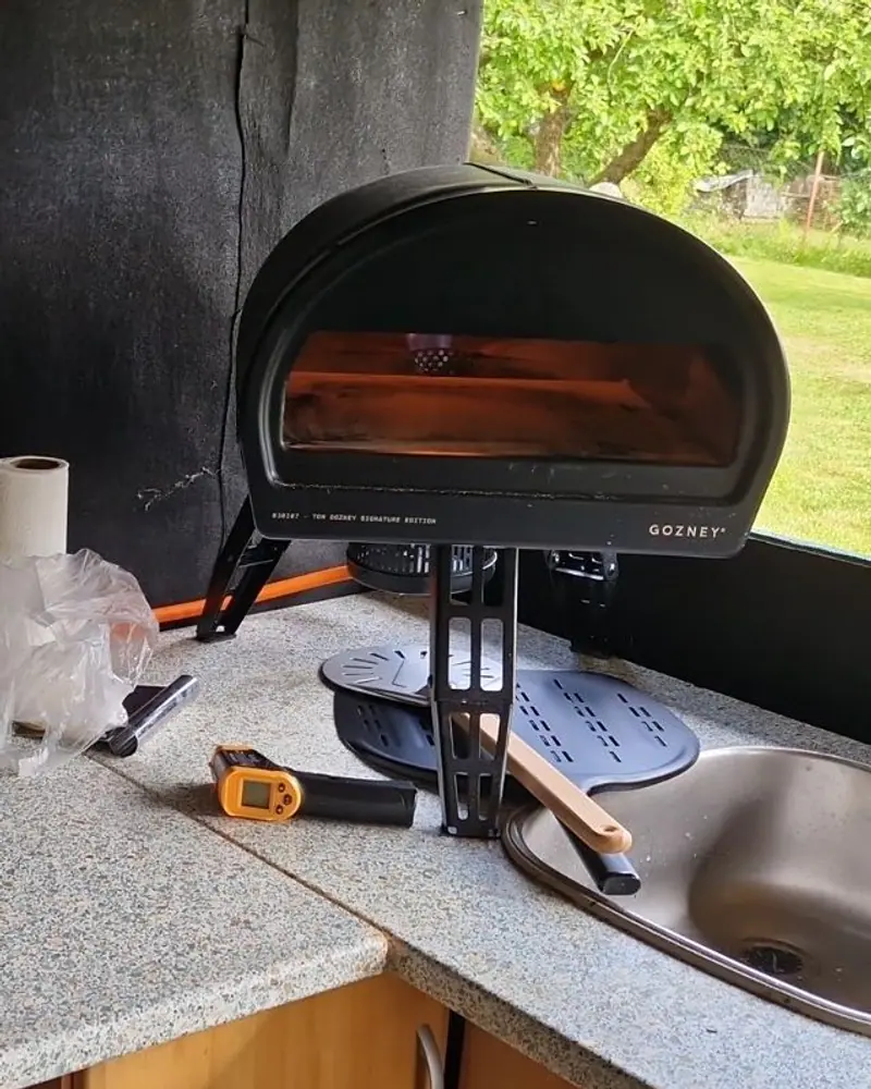 Mobilní pec a příprava pizzy